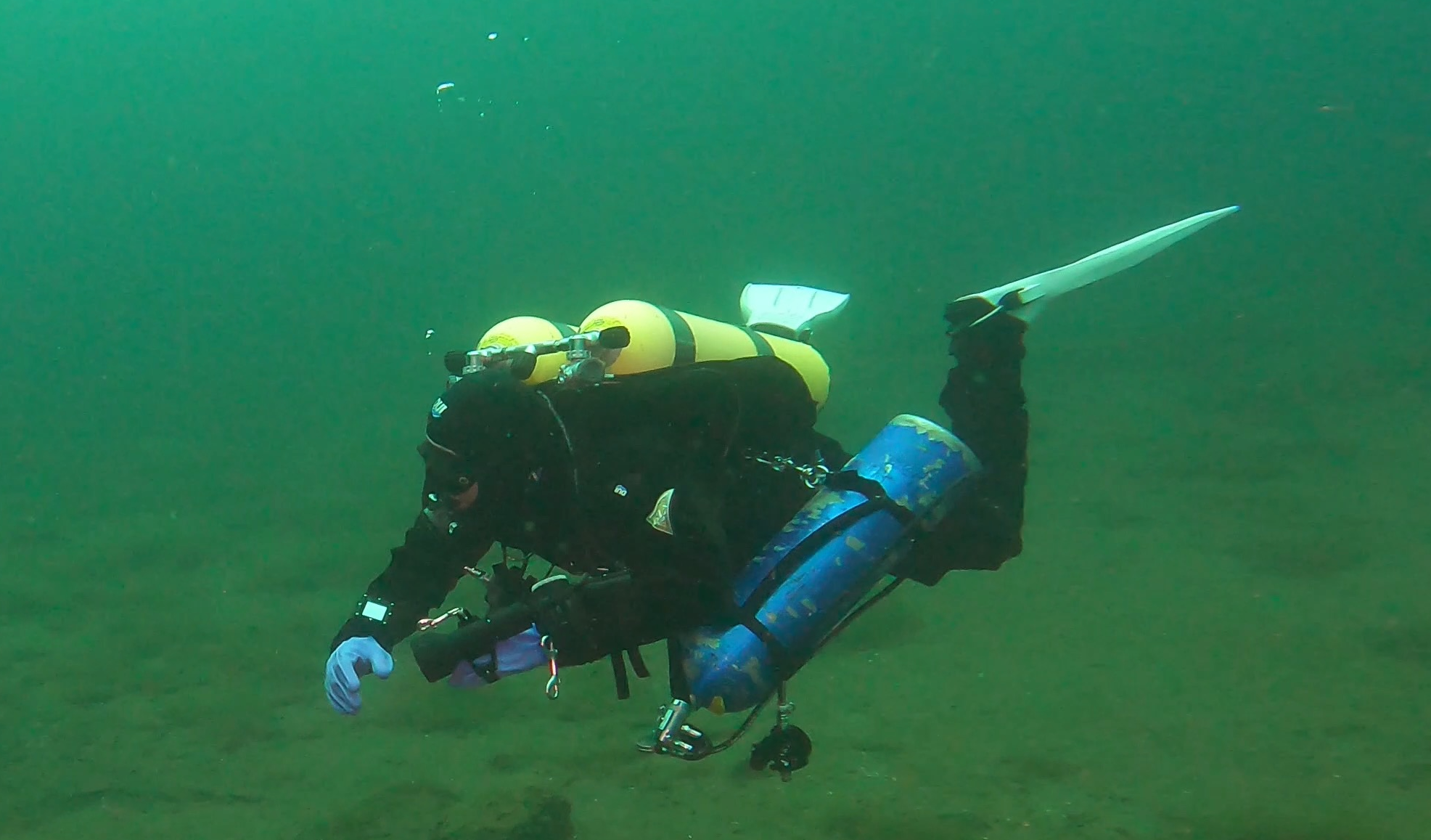 Technical diver with underwater scooter exploring open water, demonstrating SDI/TDI training at Kraken DiveWorks